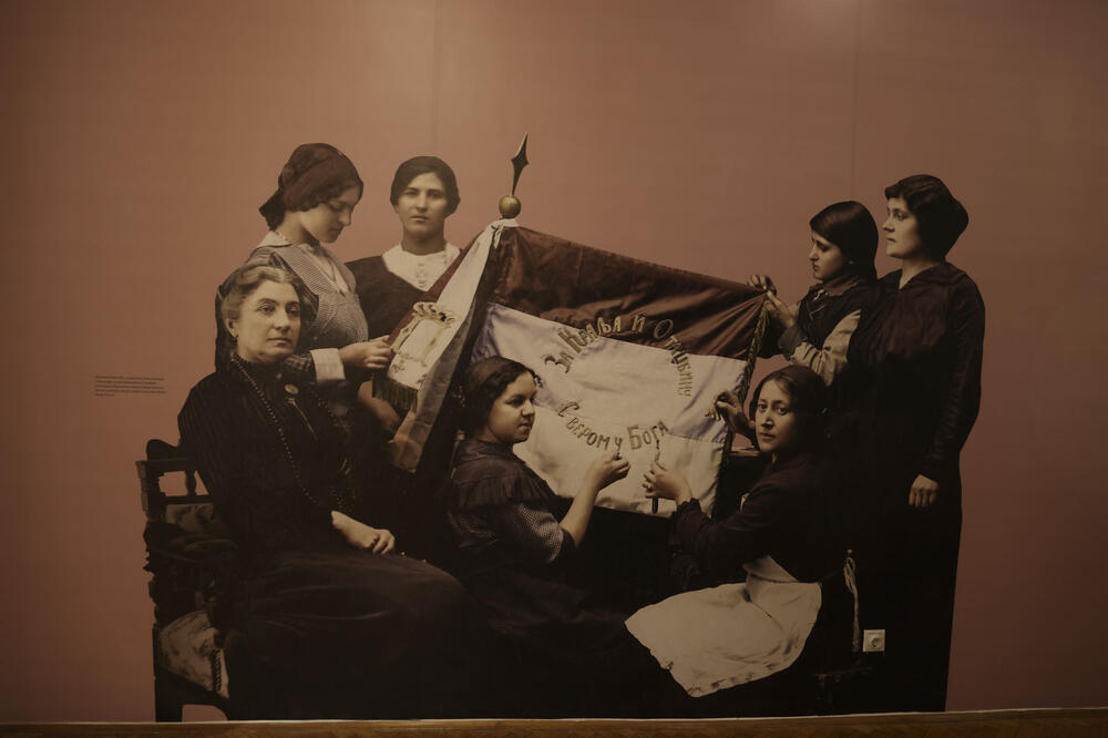 ONE SU SRPSKE HEROINE U VELIKOM RATU: Bile su čuvari ognjišta, ratnice, bolničarke, majke, supruge... (FOTO)