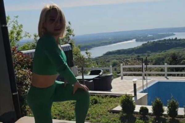BAZEN, OGROMNA TERASA I NESTVARAN POGLED: Jovana Jeremić pokazala VILU koju GRADI njen dečko, da se ČOVEK ZABEZEKNE