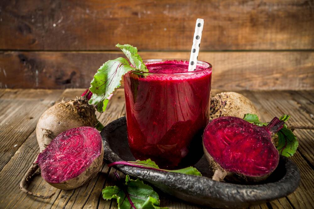 ZAPOČNITE DAN SA SOKOM OD CVEKLE: 10 razloga zašto je ona dobra za vaše zdravlje!