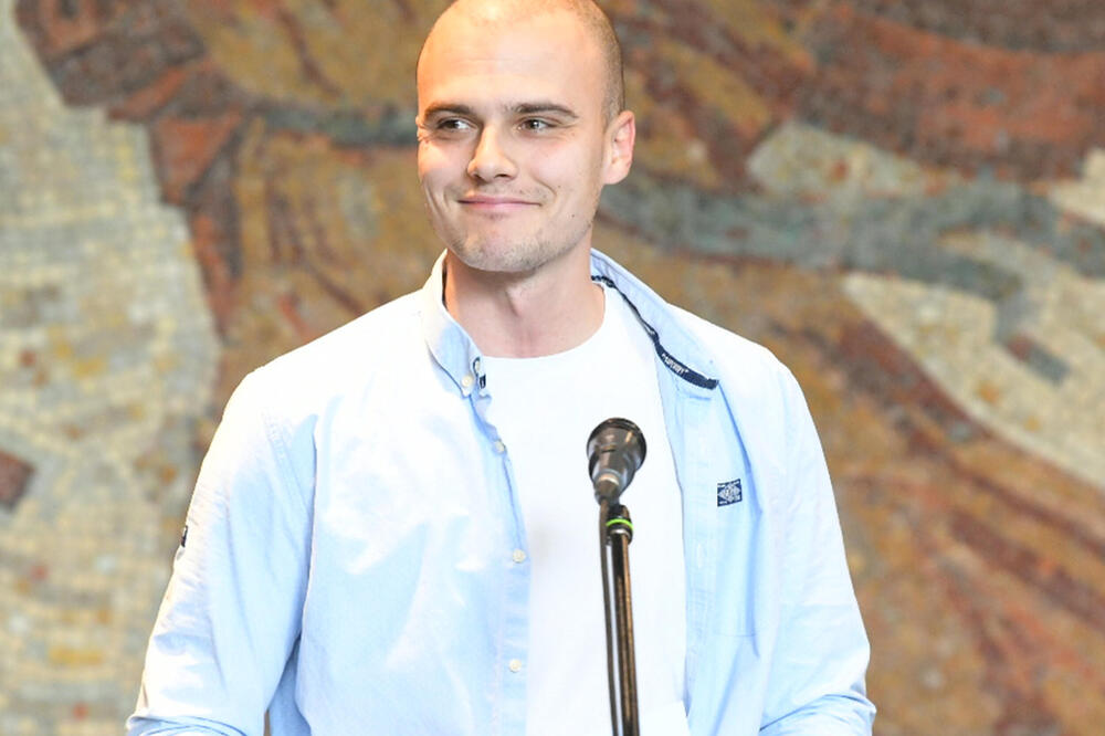 GLUMICA NIJE ŽELELA SA DEVEROM DA SNIMA TAKVE SCENE: On sad izneo SVOJU STRANU PRIČE o ulozi o kojoj su svi pričali