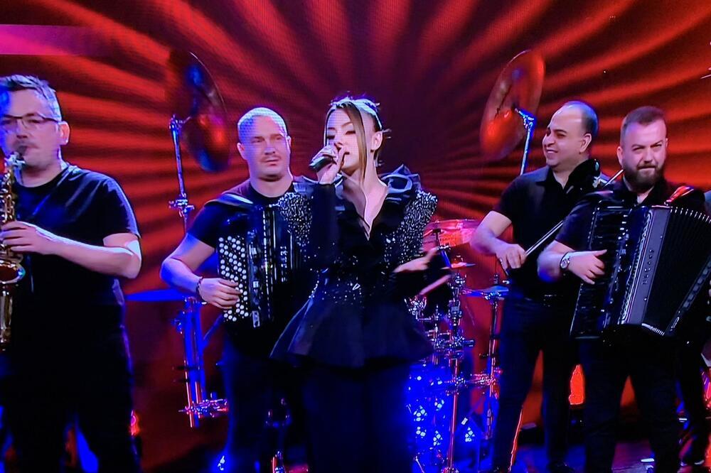 KO JE NINA VLAJKOVIĆ KOJA JE OČARALA SRBIJU? Do nje je došao naš poznati VODITELJ, ovo su detalji