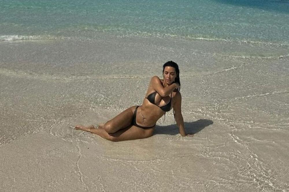 DA LI ŽELITE DA VAM "TAMO DOLE" BUDU KOVRDŽE? Starleta napravila DLAKAVE GAĆICE - cena PAPRENA, a glupost NEVIĐENA