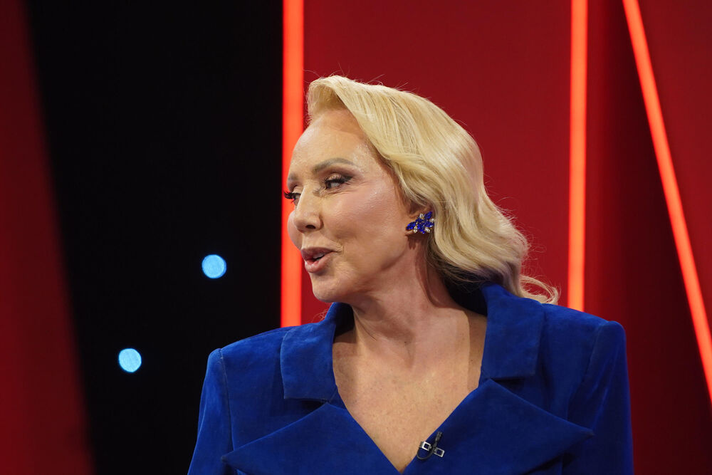 Lepa Brena o farbanju jaja