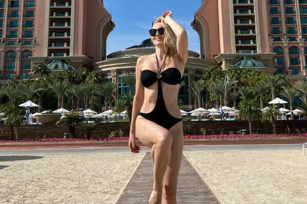 U 45. GODINI IZGLEDA BOLJE NEGO MNOGO MLAĐE DEVOJKE: Naša VODITELJKA nije POTRČALA, a izgleda kao PRAVI AVION