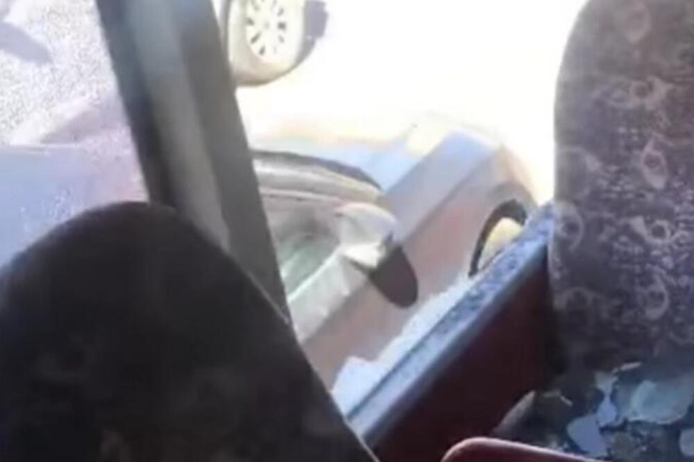 SUDARILI SE KAMION I AUTOBUS U NIŠU: Popucala STAKLA, dve devojčice se ONESVESTILE