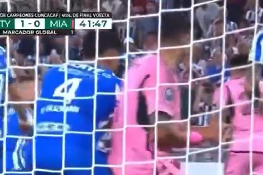 POMRAČENJE SUAREZA: Malo je falilo da ''OTKINE'' ruku protivničkom igraču - PRLJAV POTEZ! (VIDEO)