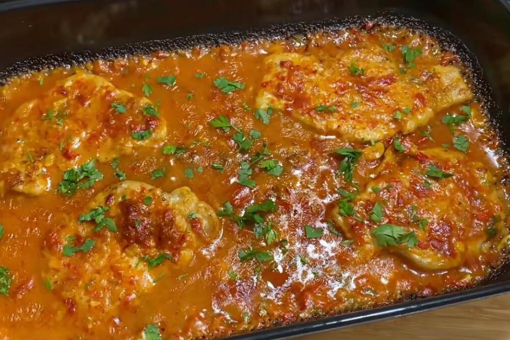 POZNATA KUVARICA OTKRILA RECEPT ZA TOSKANSKU PILETINU: Pripremite je u ovom SOSU i gledajte kako se LEPI ZA PRSTE