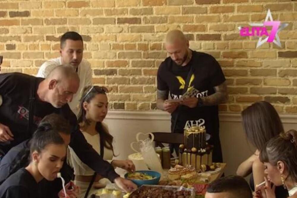 EMOTIVNO DO BOLA, REPER SE RASPAO NA KOMADE! NENADU STIGLO PISMO OD PORODICE: Majka i otac su UZ NJEGA