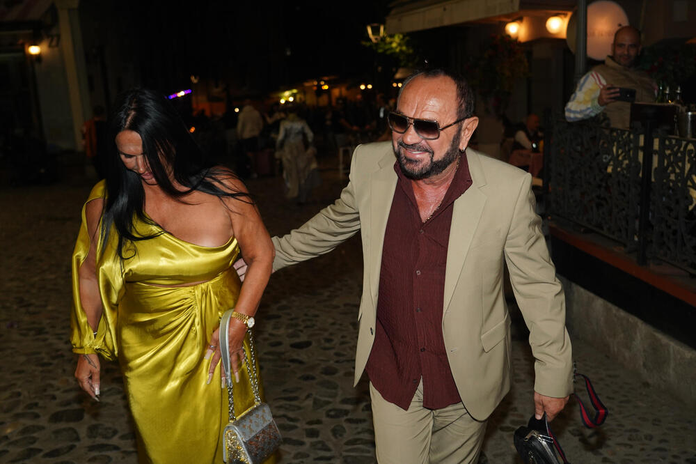 Mašala, domaćinski! Mile Kitić se skinuo i pokazao čime raspolaže, a čovek ima 73 godine - devojke, čuvajte se