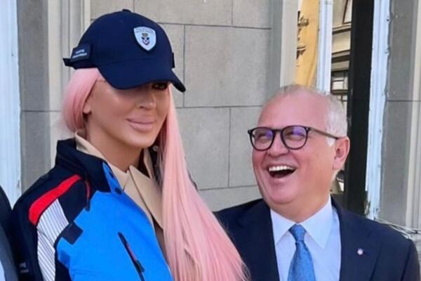 MINISTAR VESIĆ REŠIO DA PROGOVORI O KARLEUŠI: Njihov odnos je zainteresovao celu Srbiju, a jednu stvar NIJE ŽELELA