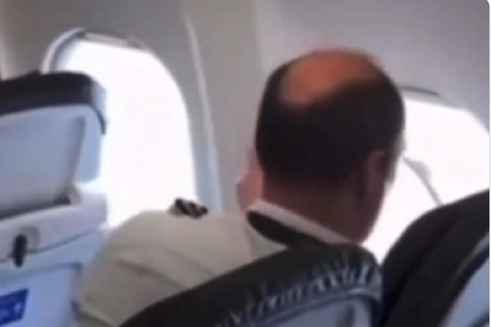 PILOT IZAŠAO IZ KABINE, ONO ŠTO JE ZATIM URADIO LJUDIMA JE BUKVALNO SKRATILO ŽIVOT: Sledili su se na ovo (VIDEO)