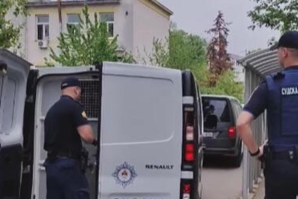 FILMSKA PLJAČKA U BANJALUCI: Trojica razbojnika otela od vlasnice menjačnice torbu sa novcem