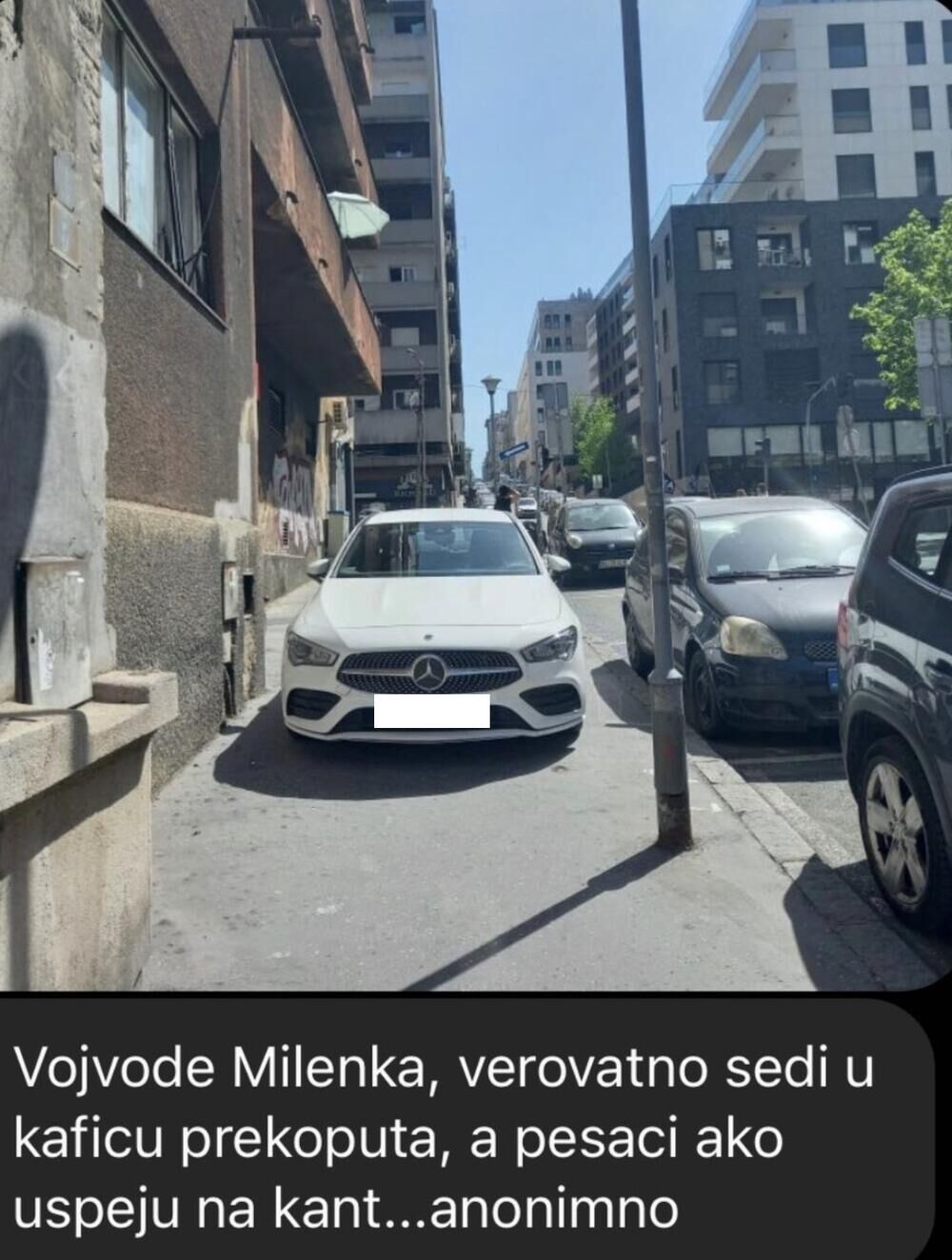 Parkiranje nasred trotoara