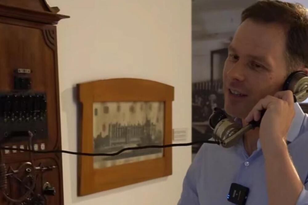 "ZNAŠ LI SA KOG TELEFONA ZOVEM?": Ministri Mali i Jovanović snimili hit video za TikTok! (VIDEO)