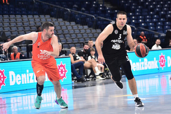 LEGENDE PARTIZANA POBEDILE VALENSIJU: Utakmica igrana u čast Dejana Milojevića (FOTO)