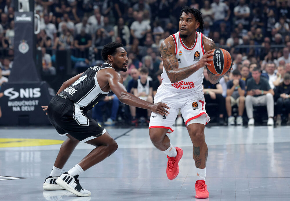 Kris Džons (desno) na utakmici Partizana i Valensije