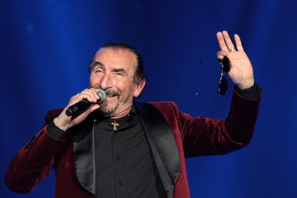 DA LI ĆE SE ŽELJKO BEBEK POJAVITI NA OBELEŽAVANJU 50 GODINA BIJELOG DUGMET? Priča se da je Bregoviću postavio USLOV