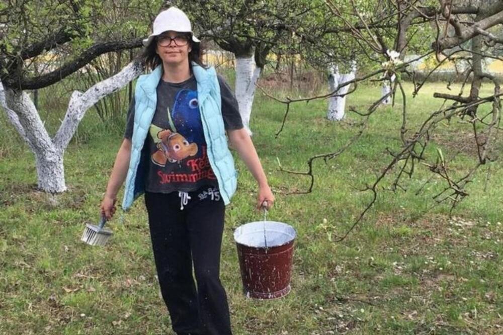 PRAVI MALI RAJ NA ZEMLJI: Zavirite na imanje naše glumice, sve poslove OBAVLJA SAMA, na ovome joj mnogi ZAVIDE