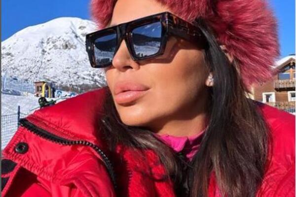 KAKVA ŽENA! Ćerka JUGOSLOVENSKE DIVE i DIREKTORKA MARKETINGA: Znate li ko je ova USPEŠNA i zanosna CRNKA?