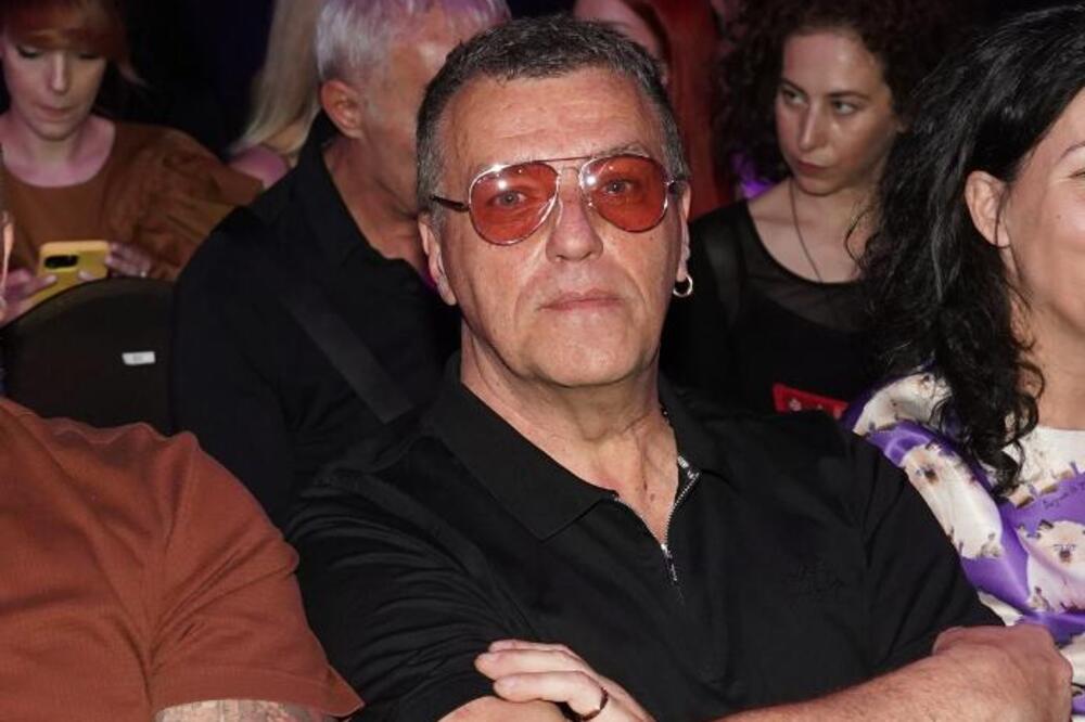 JEL MOGUĆE DA ĐULE OVAKO IZGLEDA U 60. GODINI? Vreme učinilo svoje, ali on ne prestaje da bude SAN ŽENA U SRBIJI