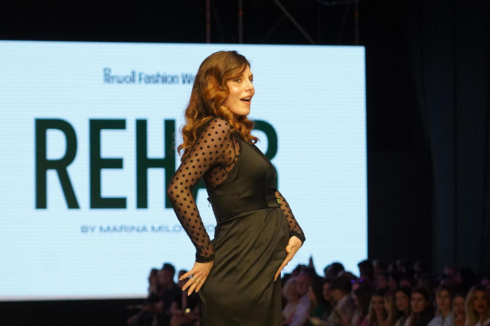 TAMARA IZAŠLA TRUDNA NA PISTU I ODUVALA SVE MANEKENKE: Ljudi u NEVERICI gledali, kakva je ovo CARICA OD ŽENE