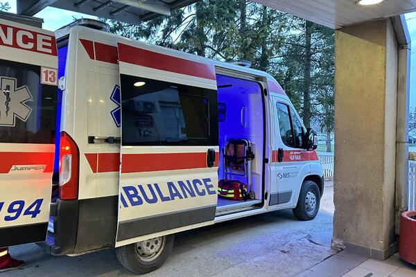 DEVOJČICU UDARIO AUTO ISPRED ŠKOLE NA NOVOM BEOGRADU: Hitno odvezena u bolnicu