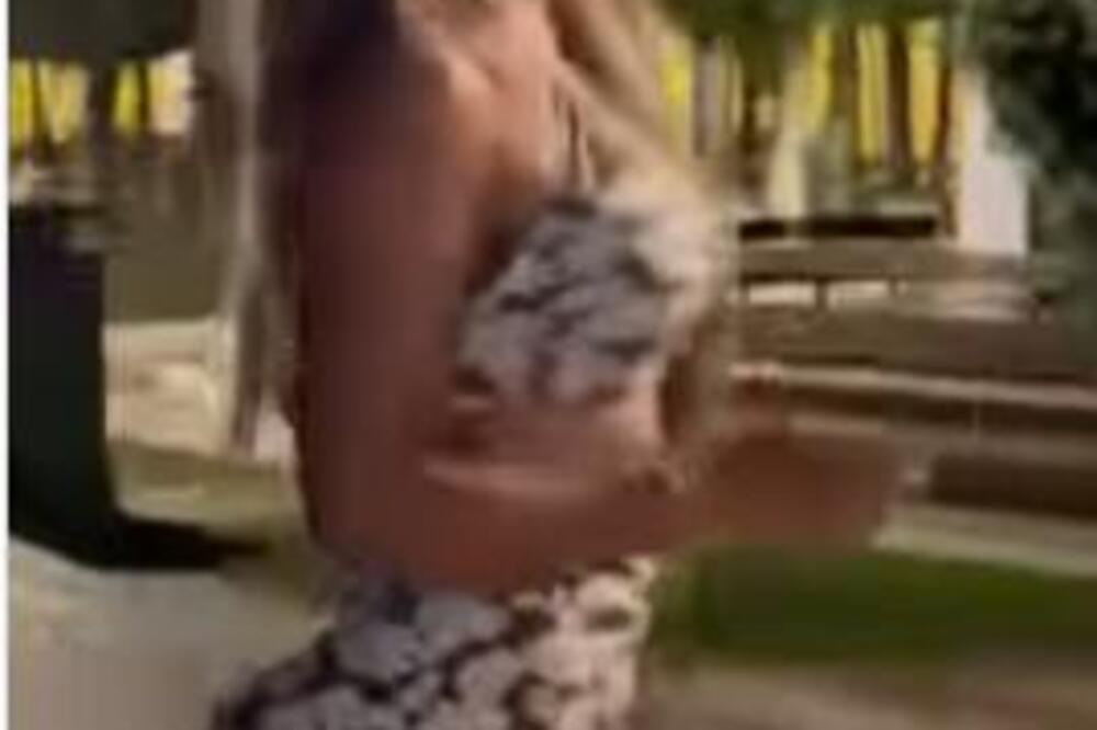 ZBOG GIGANTSKE ZADNJICE OVE DEVOJKE, LJUDI SI UŠINULI VRAT: Prošla pored TROJICE MOMAKA, o njihovoj REAKCIJI bruje