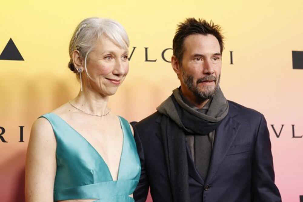 ZA NJU KAŽU DA NIJE DOVOLJNO LEPA ZA OVOG MACANA! Prozivaju je zbog SEDIH, a on je PONOSNO ŠETA