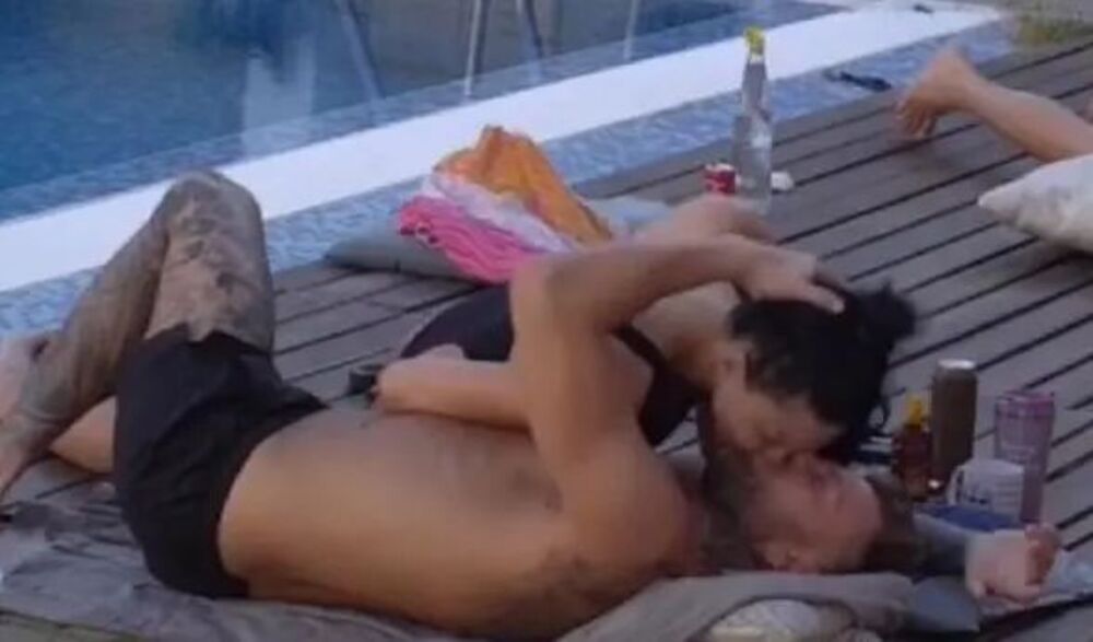 Stanislav i Maja razmenjuju nežnosti