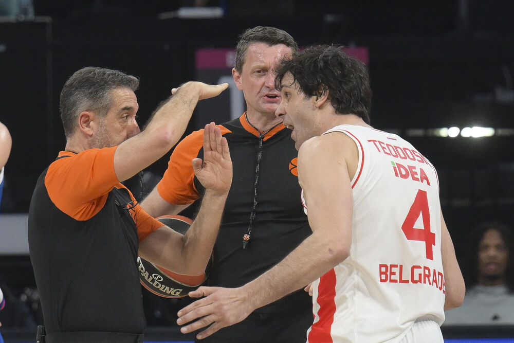 Miloš Teodosić besan na sudije na meču protiv Efesa 