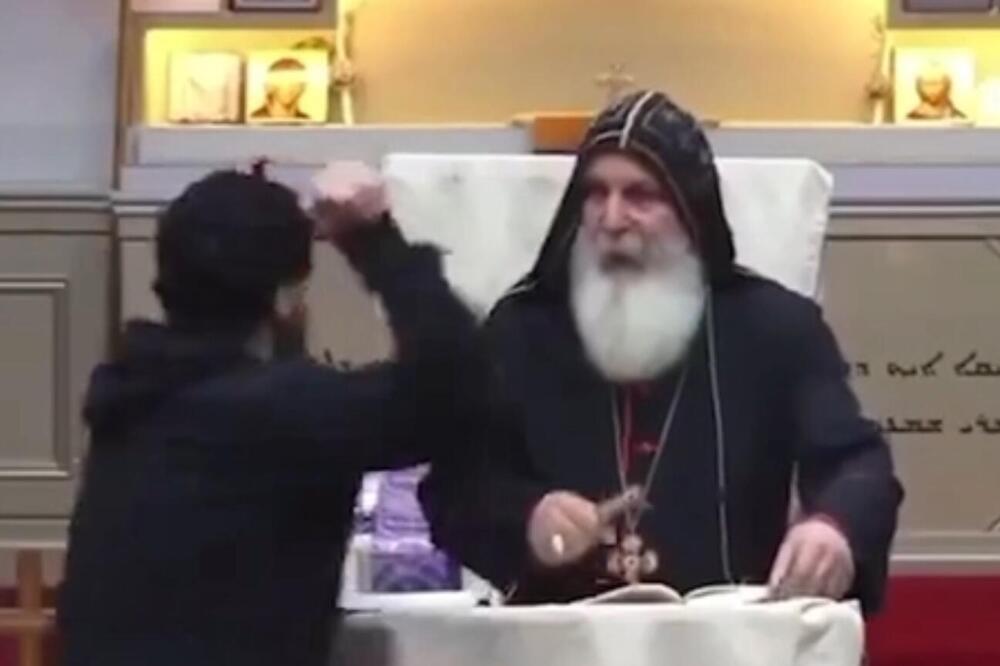 SVEŠTENIK I VERNICI NAPADNUTI NOŽEM U CRKVI, SVE SE DEŠAVALO U PRENOSU UŽIVO! Novi užas u Sidneju (VIDEO)