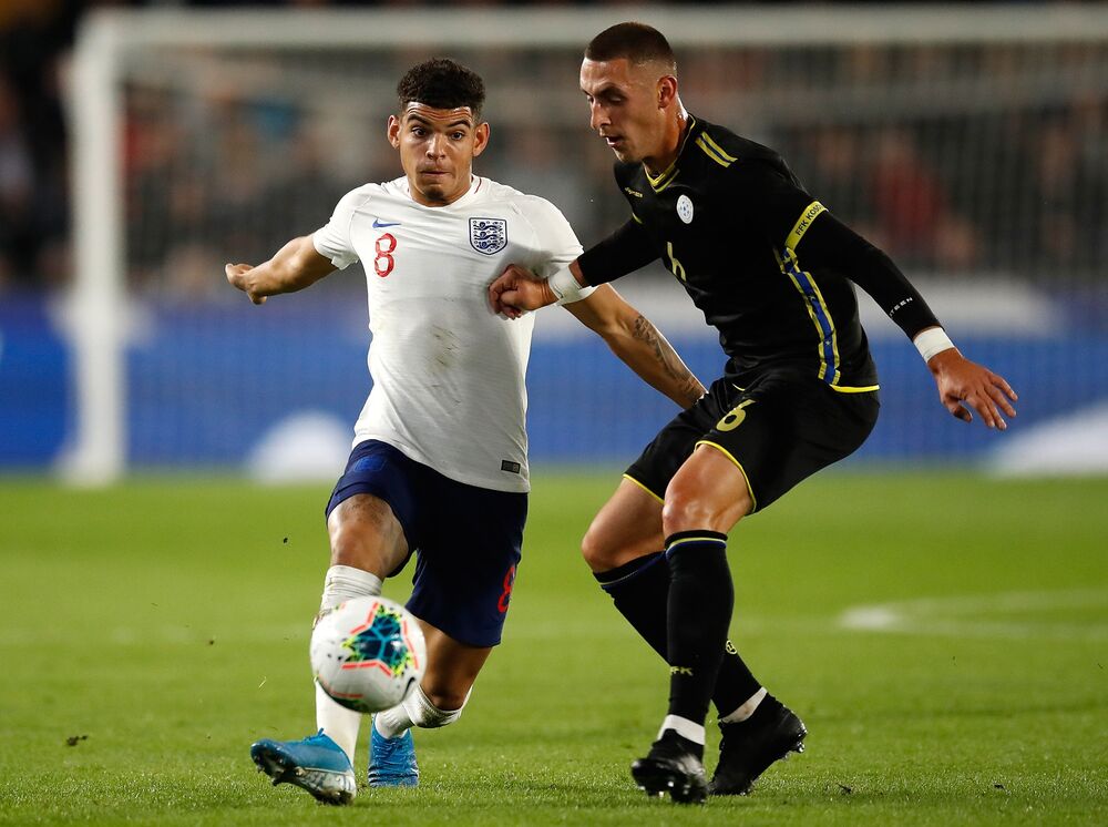 Duel Morgana Gibs-Vajta i Artona Zekaja na utakmici mladih reprezentacija Engleske i tzv. Kosova