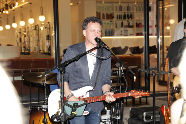 DŽENAN LONČAREVIĆ PRVI PUT U JAVNOSTI NAKON VESTI O RAZVODU: Evo kako IZGLEDA i kako se PONAŠAO