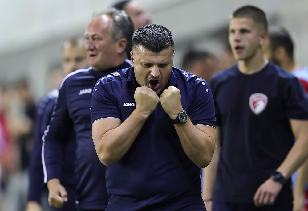 Slavlje Feđe Dudića na utakmici Voždovca i kragujevačkog Radničkog