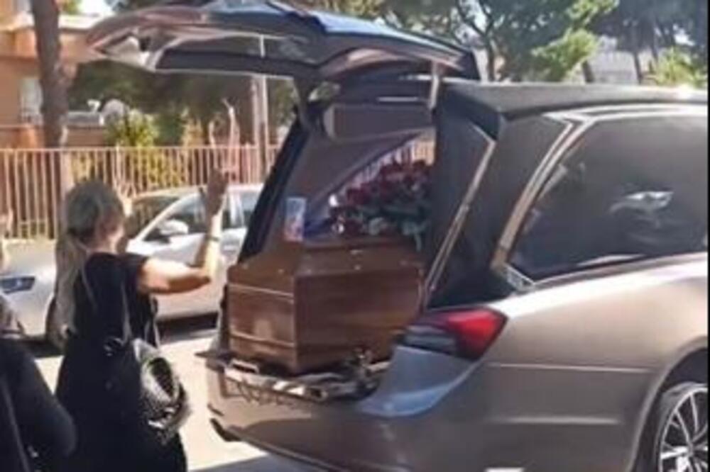 SNIMAK SAHRANE SVE ŠOKIRAO! Ljudi se okupili oko kovčega pa zaigrali uz hit sa Evrovizije, može li bizarnije? VIDEO