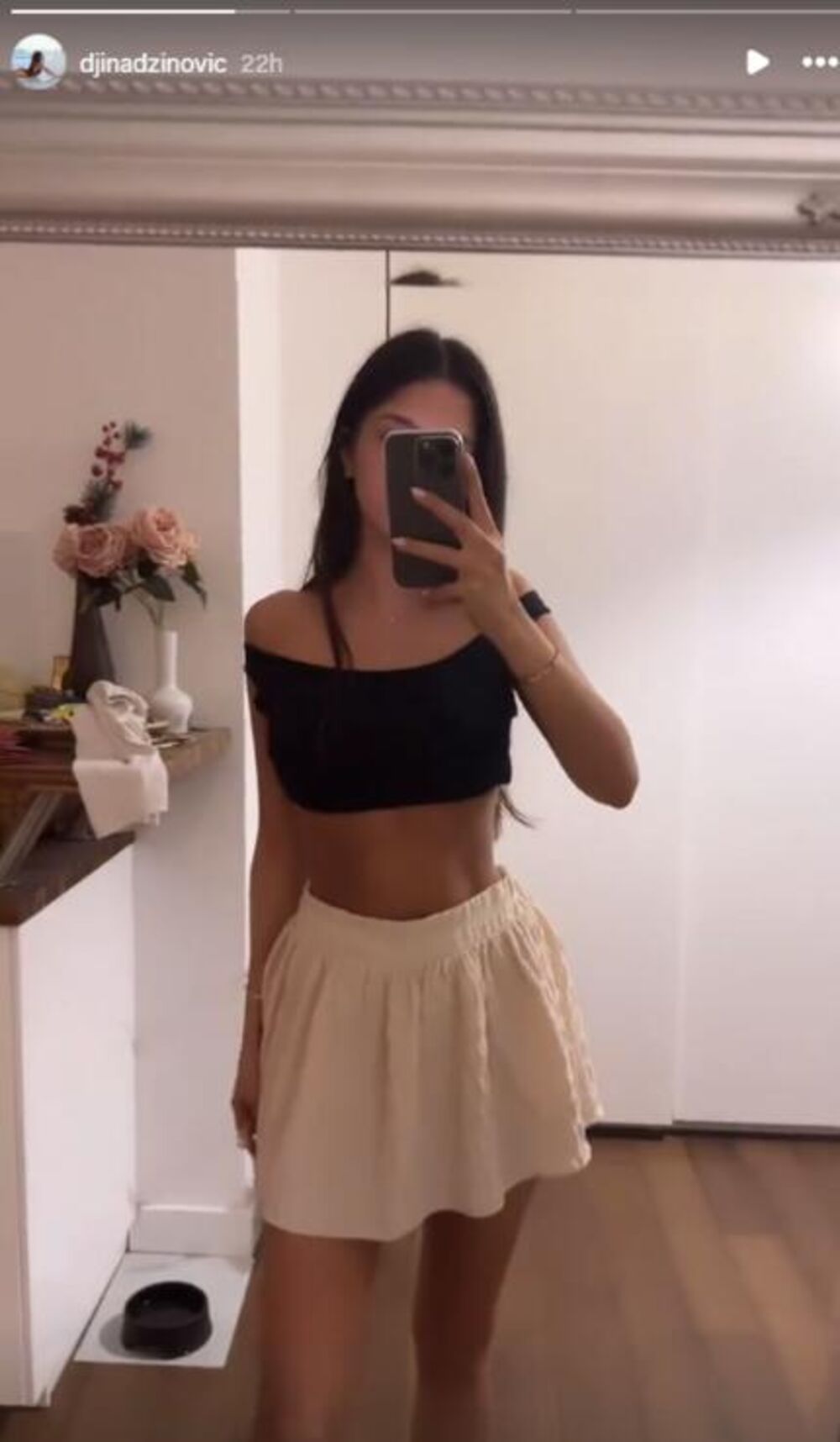 Đina se sad snimala u domu na Senjaku