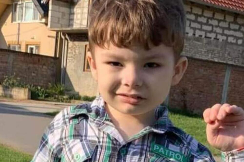 MALI STEFAN NE KOMUNICIRA I NE ODAZIVA SE NA SVOJE IME: Jedina nada su skupi tretmani matičnim ćelijama, pomozimo