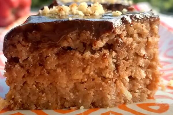 NAJLEPŠI KOLAČ KOJI SE PRAVI TOKOM POSTA: Orasi, griz i jabuke - sastojci za svačiji džep (RECEPT)