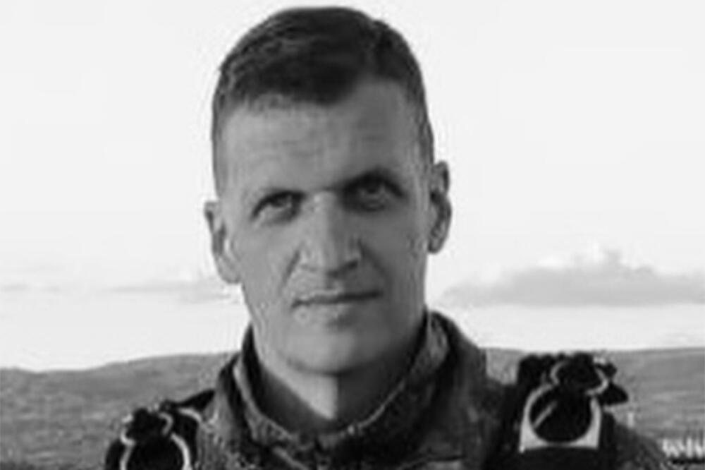 ZASTAVNIK MIJODRAG TOŠKOVIĆ SAHRANJEN UZ NAJVEĆE VOJNE POČASTI