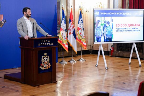 ZA RODITELJE ŠKOLARACA PO 20.000 DINARA PO DETETU, A ZA MALIŠANE BESPLATAN ULAZAK NA BAZEN: Evo kada stiže novac!