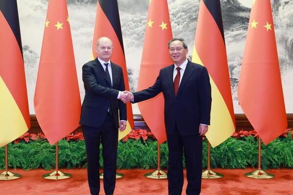 Kineski premijer razgovarao sa nemačkim kancelarom i pozvao na novi nivo bilateralnih odnosa