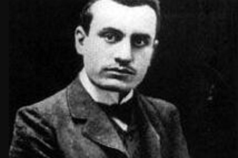 DA LI ZNATE KO JE ČOVEK SA SLIKE? Bio je strah i trepet, a saradnja sa diktatorom ga je koštala života!