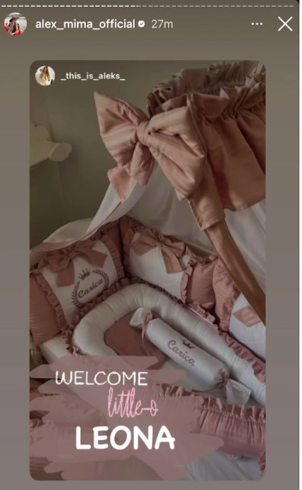 Ona se posebno pobrinula za krevetac, koji je pun jastučica i sa baldahinom