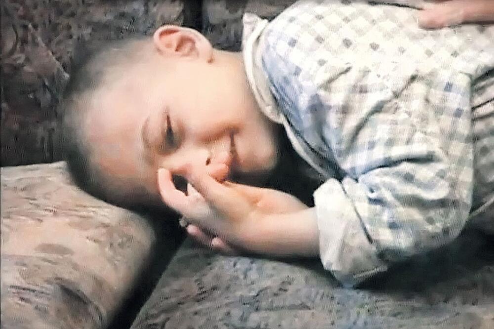 IVAN JE SA 4 GODINE PREPUŠTEN SAM SEBI: Odrastao je sa PSIMA na ulici, a pogledajte kako DANAS IZGLEDA (FOTO)