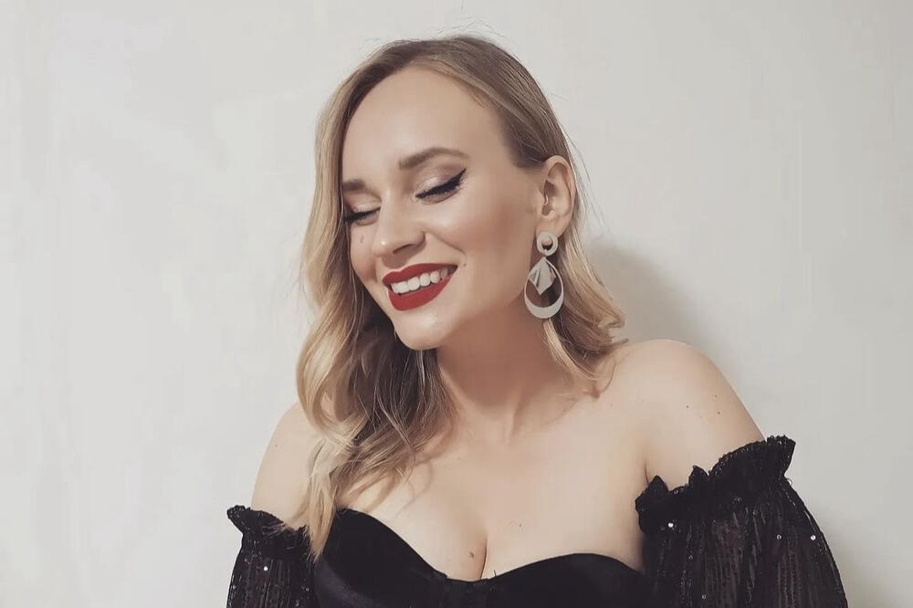 CECINA MILJENICA POSTALA ŽRTVA IZNUDE! Zahtevali od nje OVE PARE, sve pisalo u jezivoj poruci