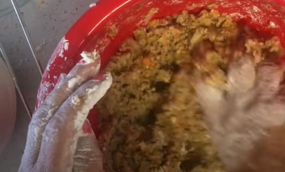 Pravljenje smese za hilandarske pljeskavice