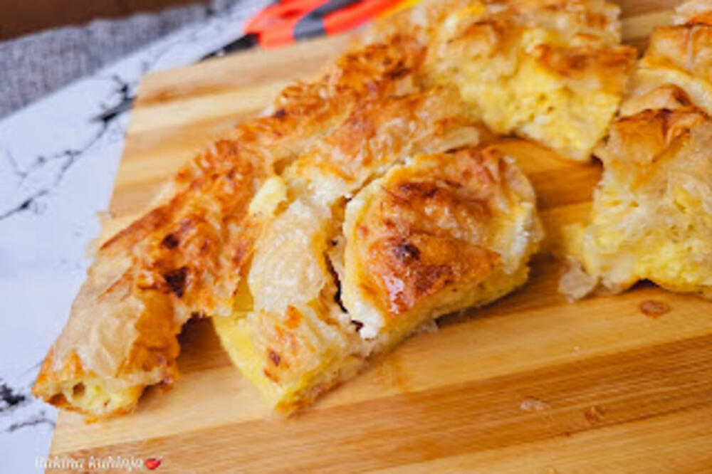 Gibanica sa sirom spremna očas posla: Ovom gurmanskom specijalitetu niko ne može odoleti, jedna tepsija je malo