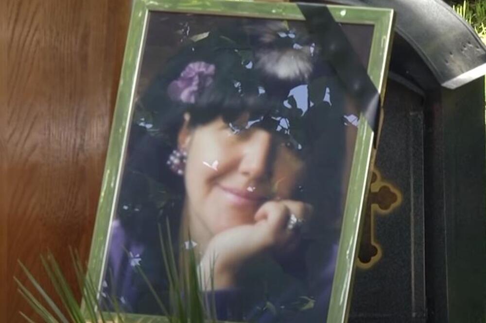 OVO OTKRIVA MNOGO O NJENOJ LIČNOSTI, A VEZANO JE ZA VELIKU TRAUMU: Zašto je Mira Marković nosila cvet u kosi?