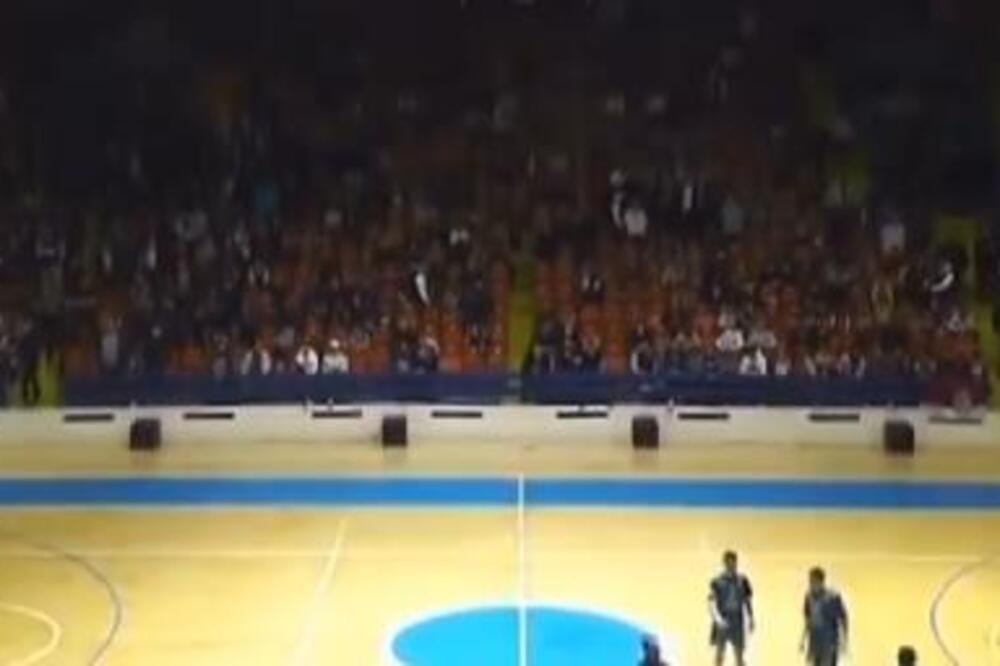 ŠOU U LESKOVCU: Igrači Zvezde napustili teren, a onda je na scenu stupio DI-DŽEJ sa Grobarskim pesmama (VIDEO)