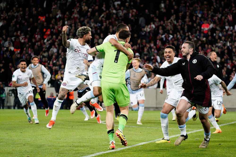 Slavlje Emilijana Martineza sa saigračima